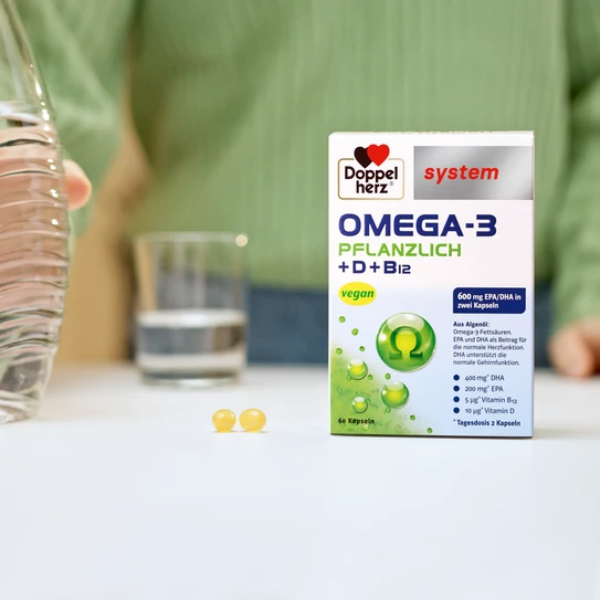 Doppelherz system omega-3-pflanzlich Produkt auf einem Tisch 